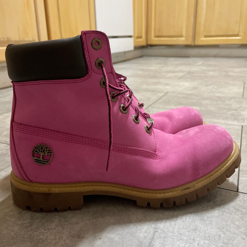 Pink Timberland Boots size (M 10)